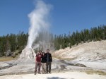 Vincent, Anne-Louise et moi devant le Lone Star Geyser